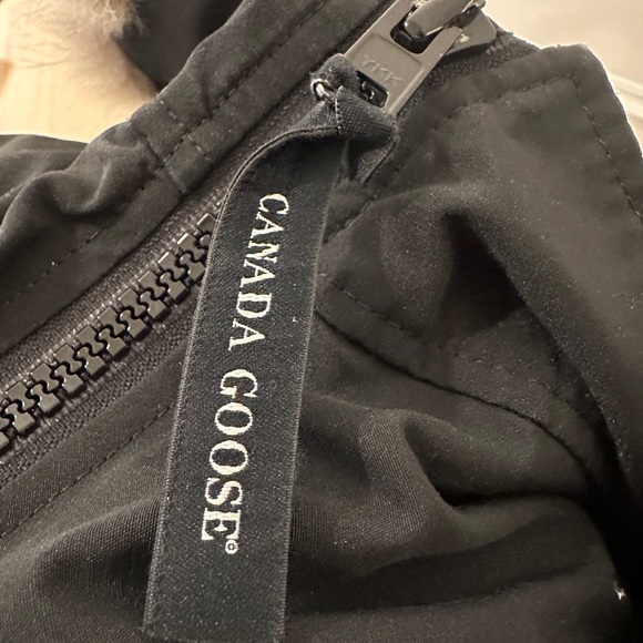 Canada Goose Chateau Parka - Picture 4 of 8